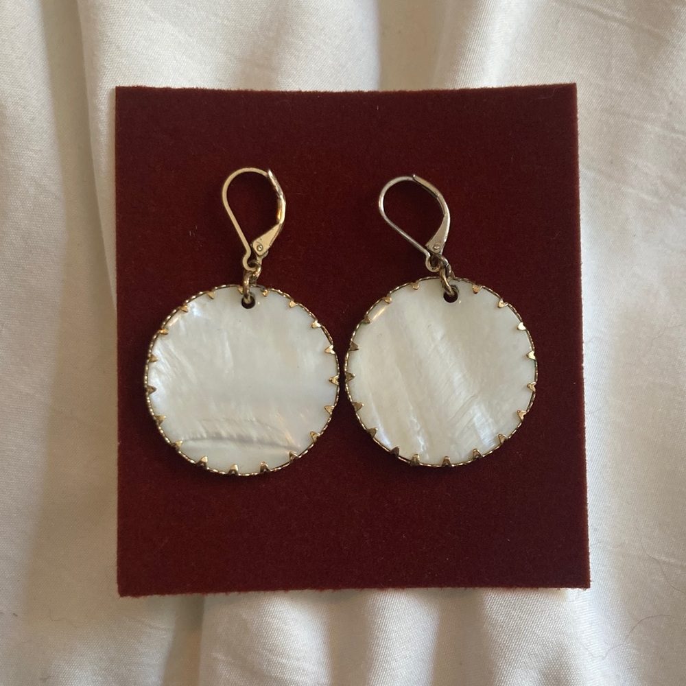Elegant White Shell Drop Earrings - image 1